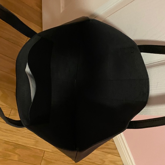 Vince Camuto vegan leather tote bag - Picture 3 of 7